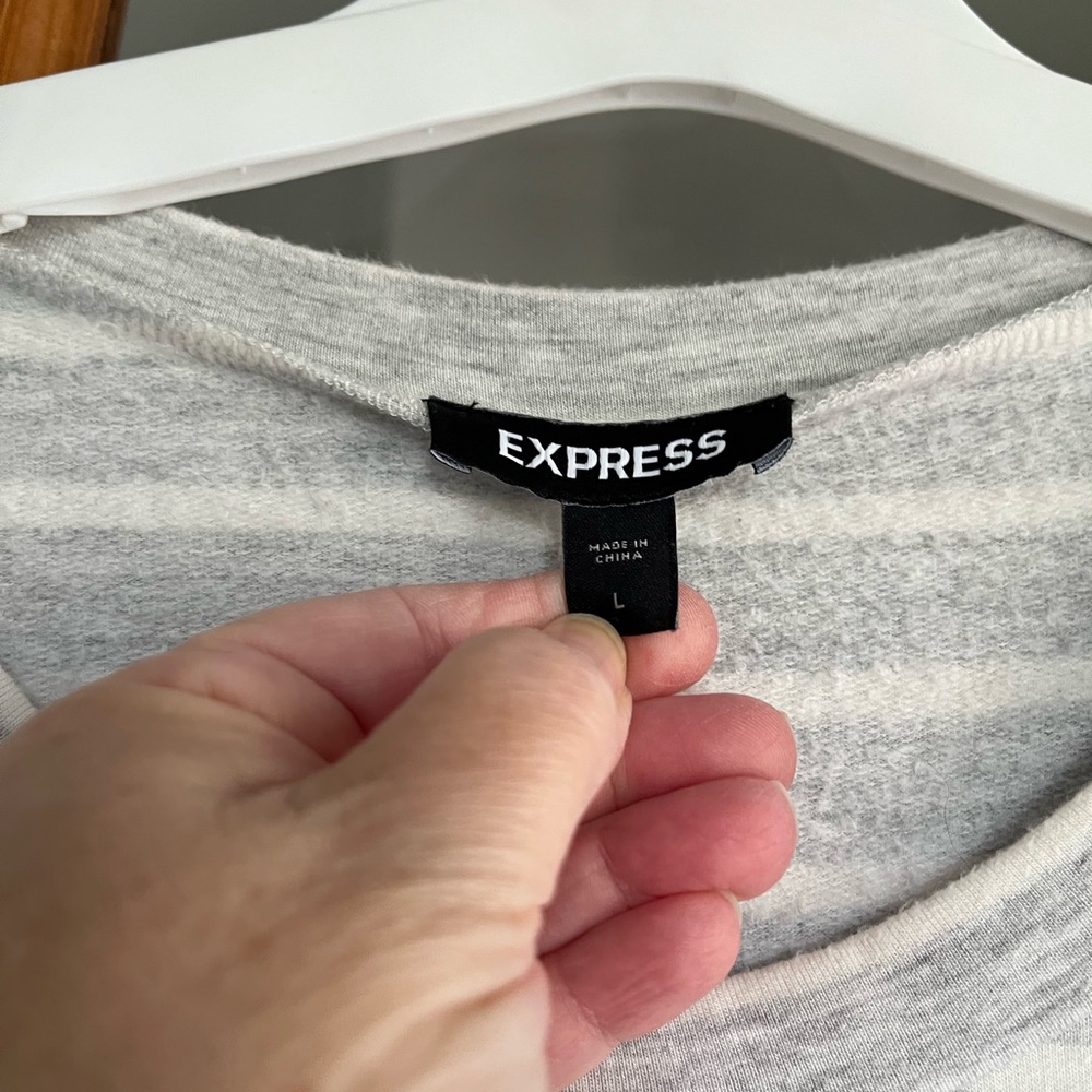 Express ruffle sweatshirt - Picture 3 of 3
